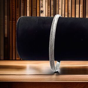 Vtg Monet Bangle Bracelet Silver Tone Textured Old Money Quiet‎ Luxury Classic